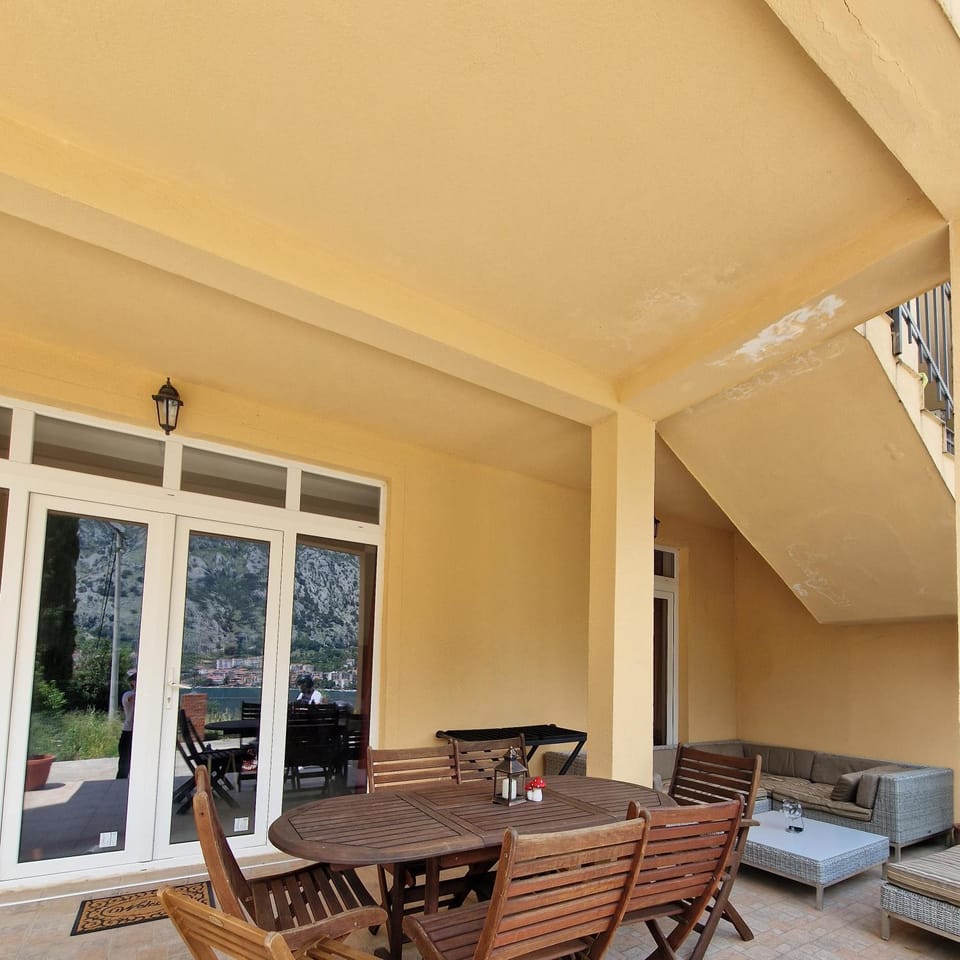 Patio, Seating area