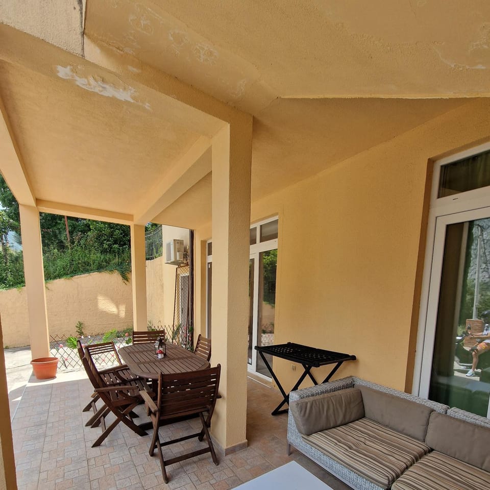 Patio, Balcony/Terrace, Seating area