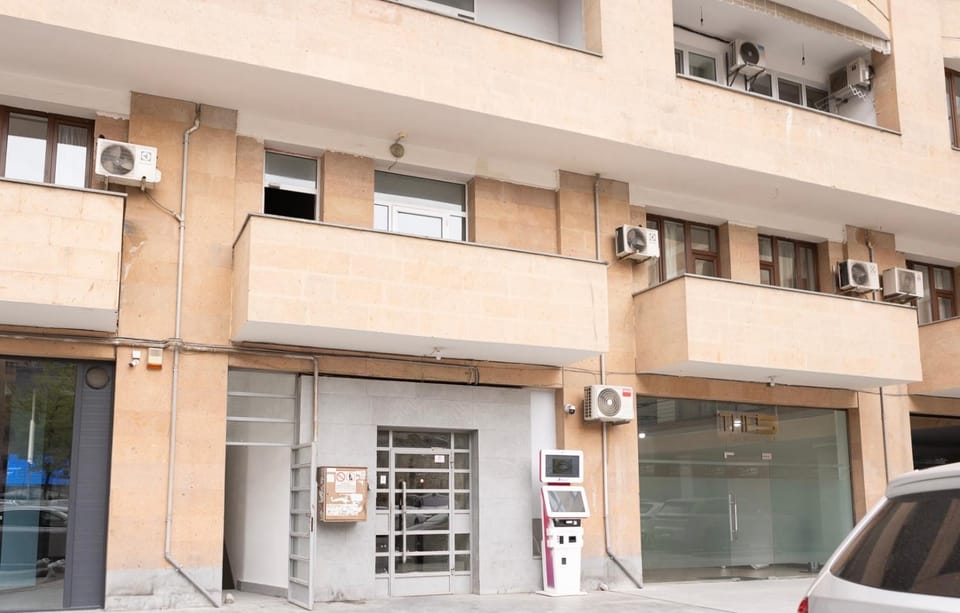 Property building, Facade/entrance, Day