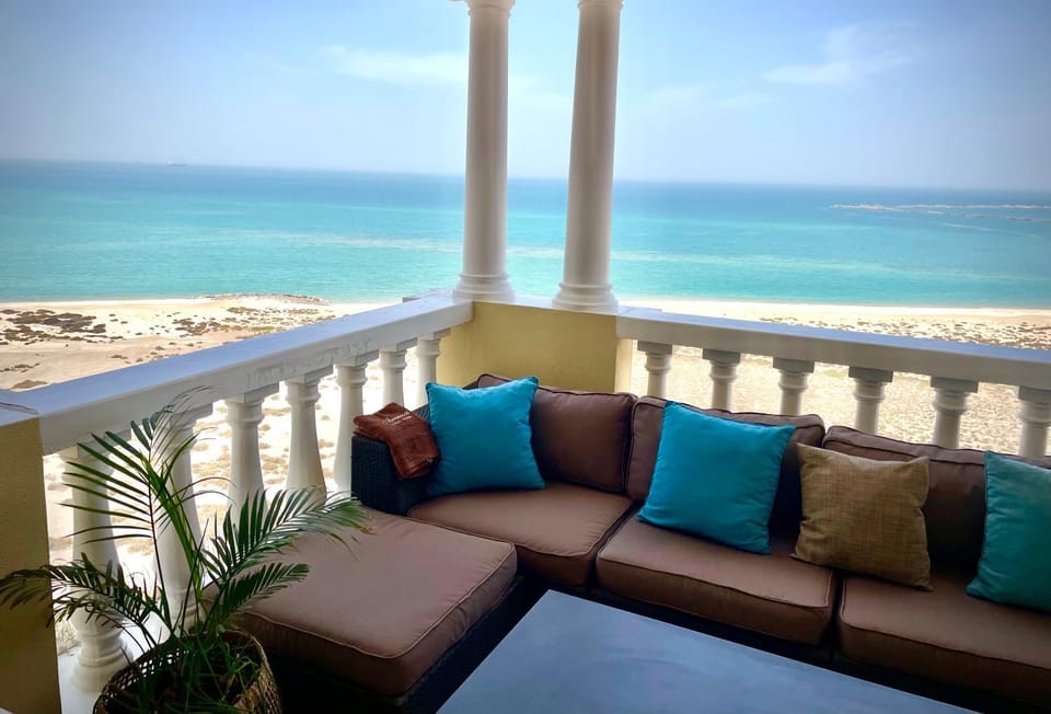 Amanzi Royal Breeze STYLISH BEACHFRONT Apartment in Ras al Khaimah