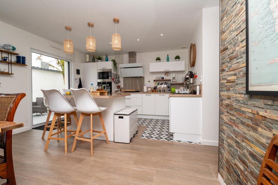 Property building, Kitchen or kitchenette, Living room