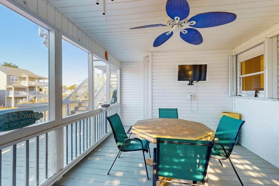 Livin' the Dream at 26th Ave N House in Little River