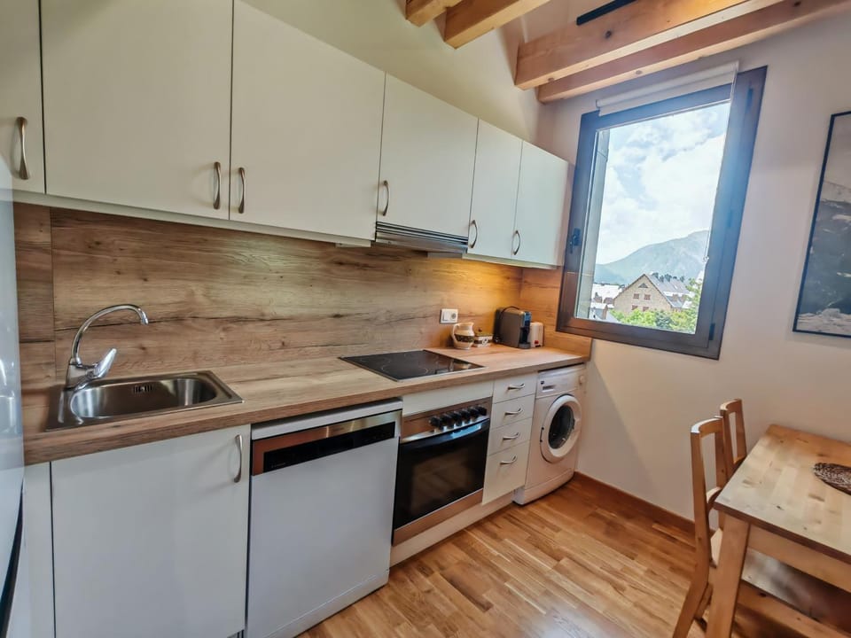 Chimenea y cocina moderna, encanto rústico con confort - Aüt 3 Apartment in Pla de l'Ermita