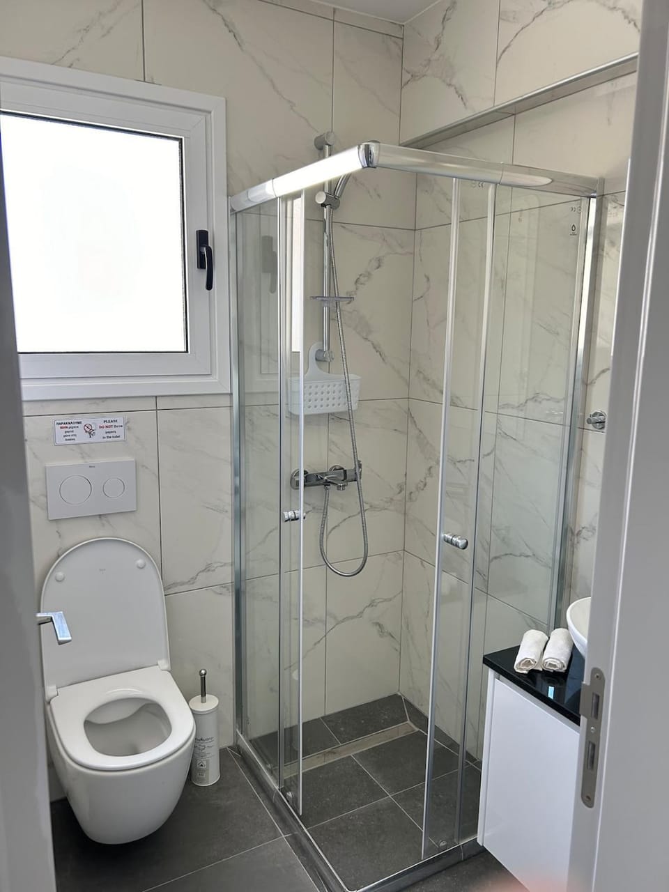 Shower, Toilet, towels