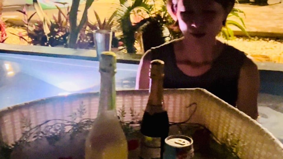People, Food and drinks, Drinks, Alcoholic drinks