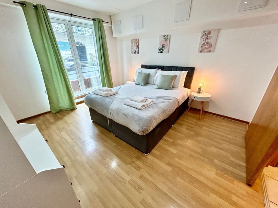 City Centre Apartment, Nr West Quay, Free Parking Apartment in Southampton