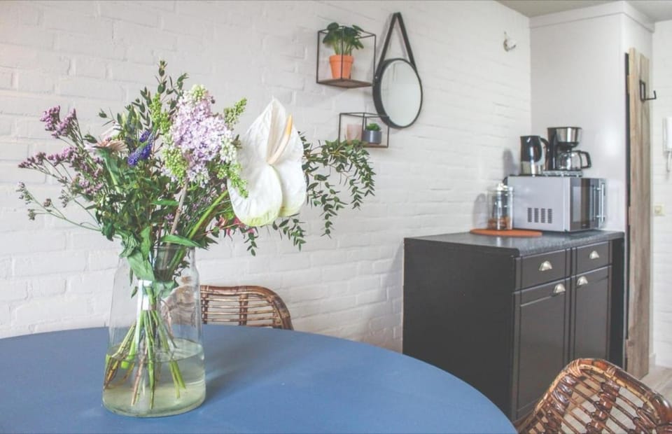Coffee/tea facilities, Dining area