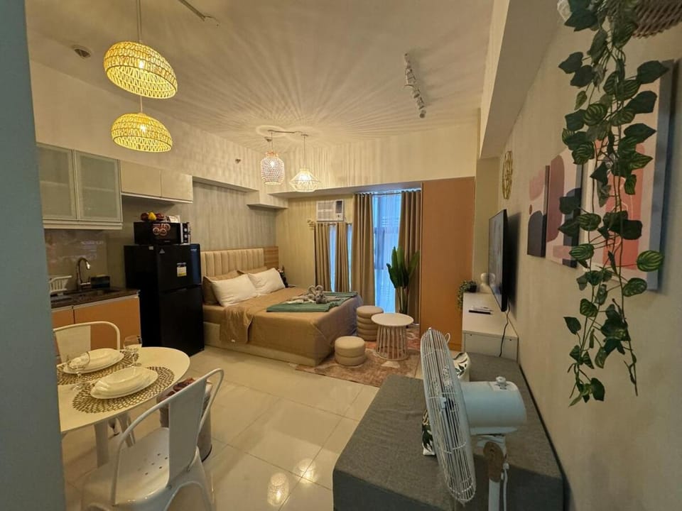 Staycation near Venice Mall mckinley taguig Apartment in Makati