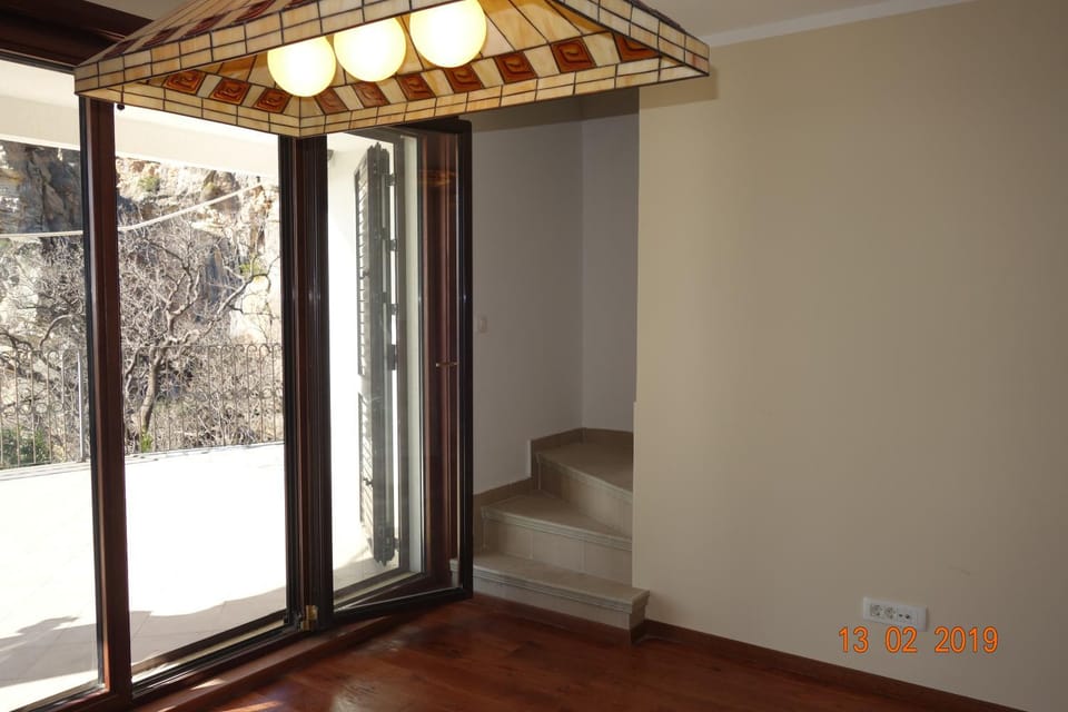 Living room, Mountain view