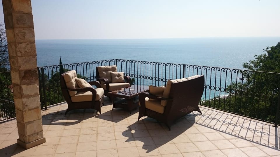 View (from property/room), Balcony/Terrace, Seating area, Sea view