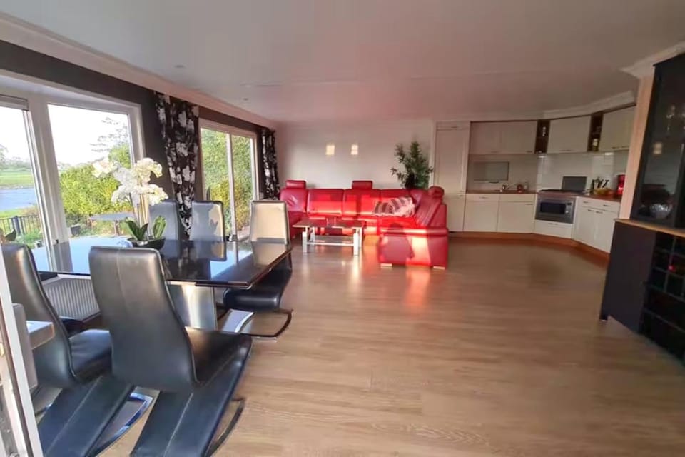 Kitchen or kitchenette, Living room, Seating area