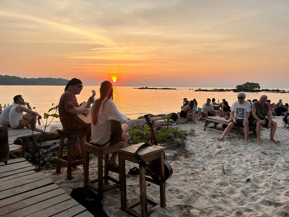 Nearby landmark, Restaurant/places to eat, Natural landscape, Beach