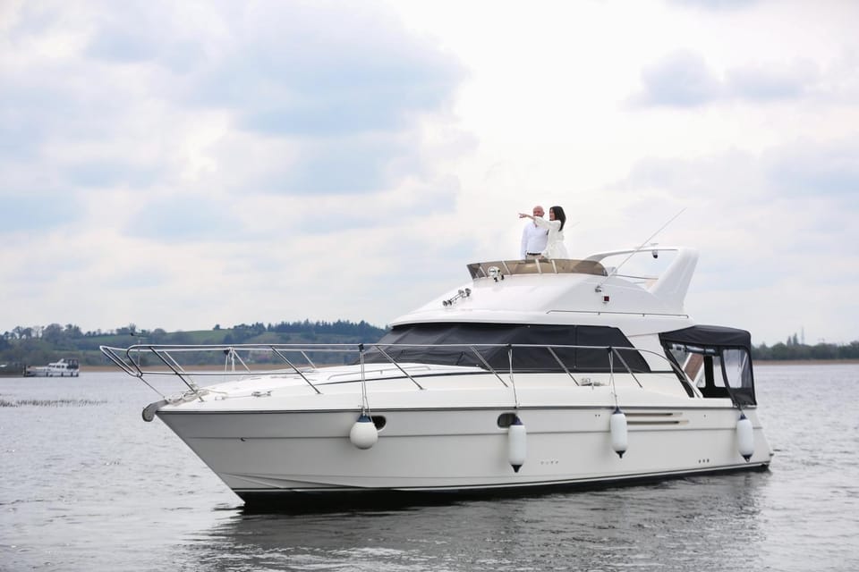 Day, People, Natural landscape, Lake view, River view, group of guests