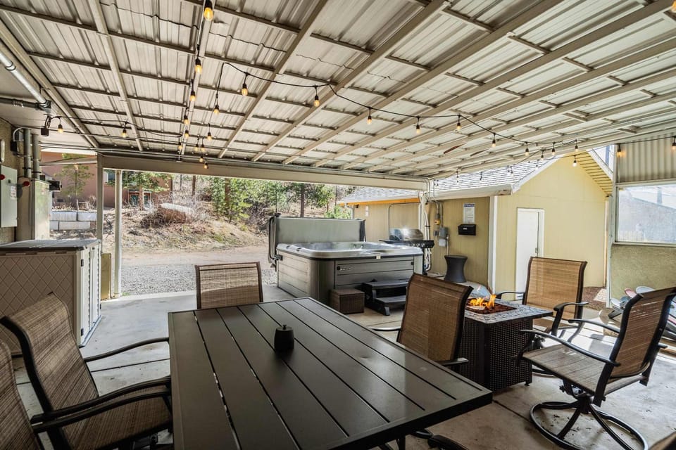 Sky Mountain Villa Scenic Views Hot Tub & Fire Pit Apartment in Cascade-Chipita Park