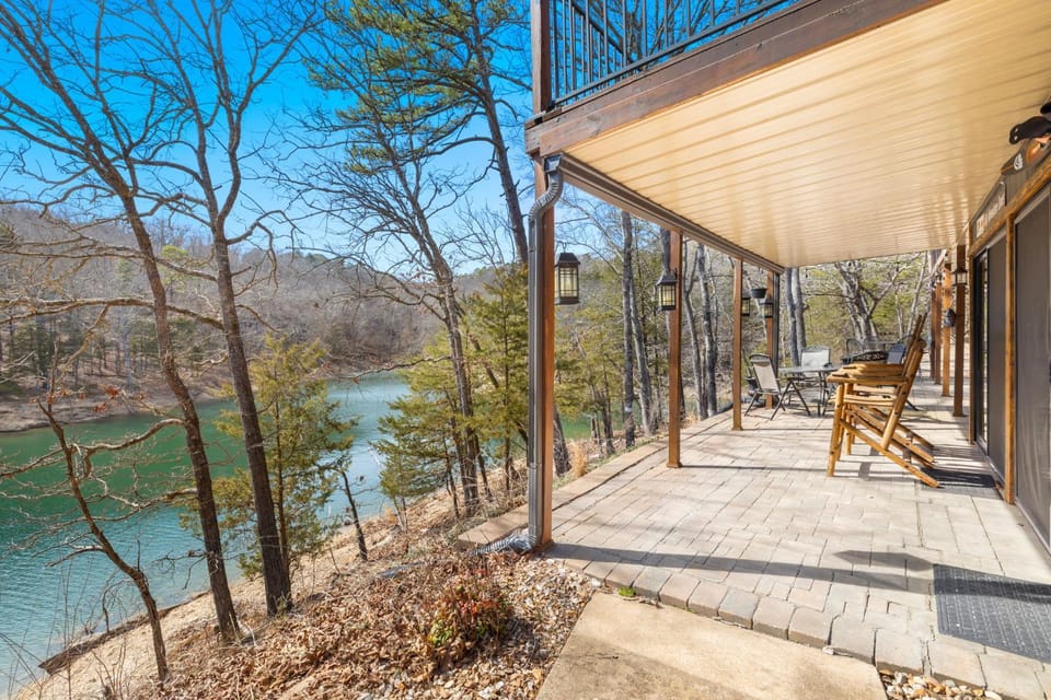 Eagle Nest Lakehouse-Direct Access to Beaver Lake House in Beaver Lake