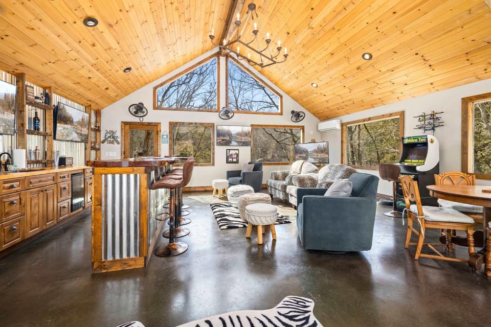 Eagle Nest Lakehouse-Direct Access to Beaver Lake House in Beaver Lake