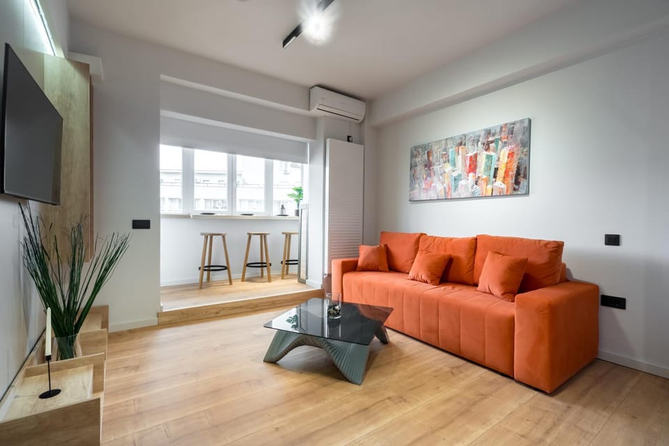 TV and multimedia, Living room, Seating area, Evening entertainment, air conditioner