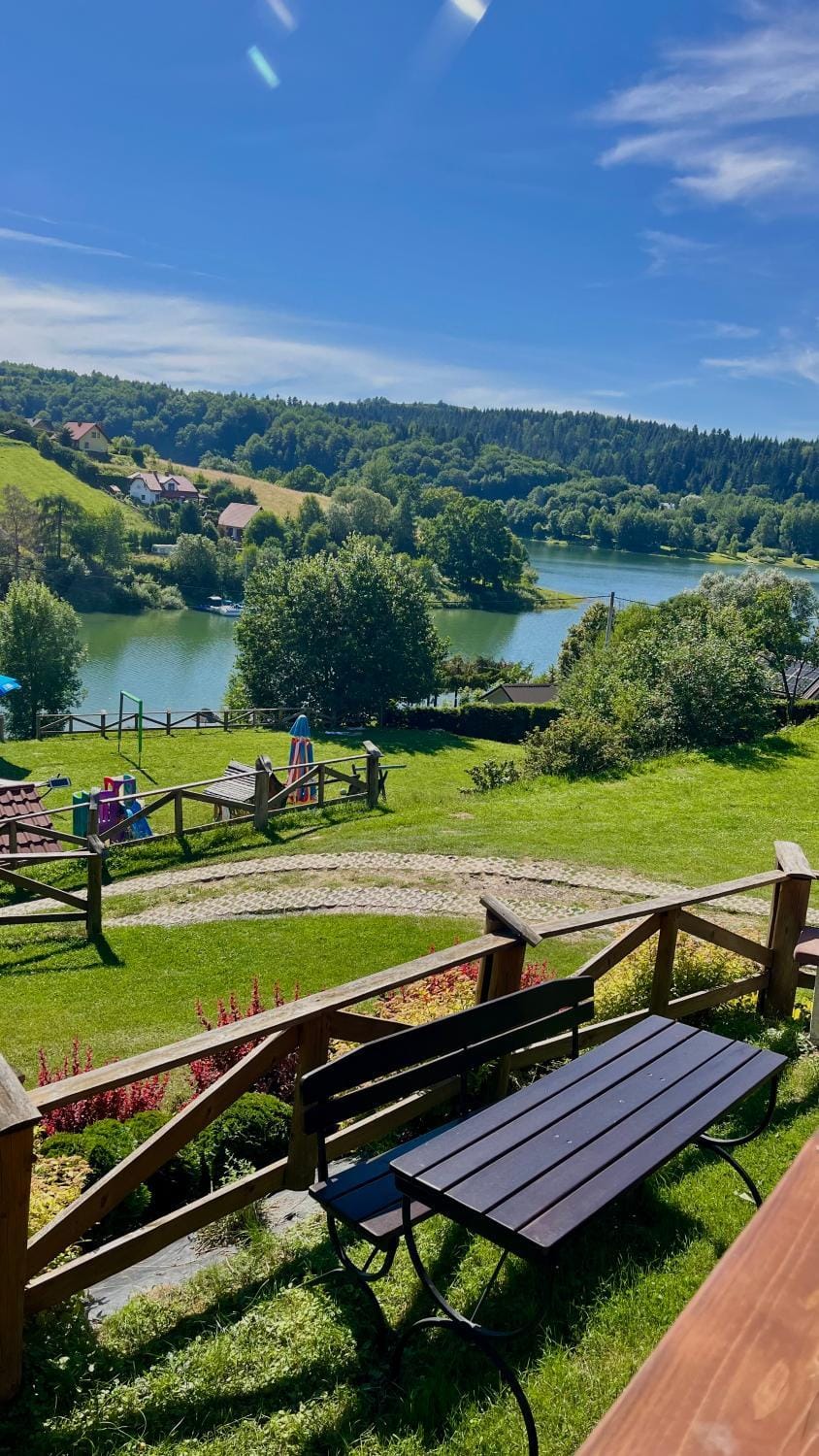 Dobra Miejscówka Domki nad Jeziorem Solińskim Jacuzzi 60 m od plaży 504-978-418 Nature lodge in Slovakia