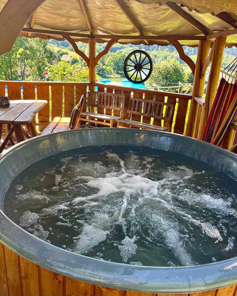 Dobra Miejscówka Domki nad Jeziorem Solińskim Jacuzzi 60 m od plaży 504-978-418 Nature lodge in Slovakia