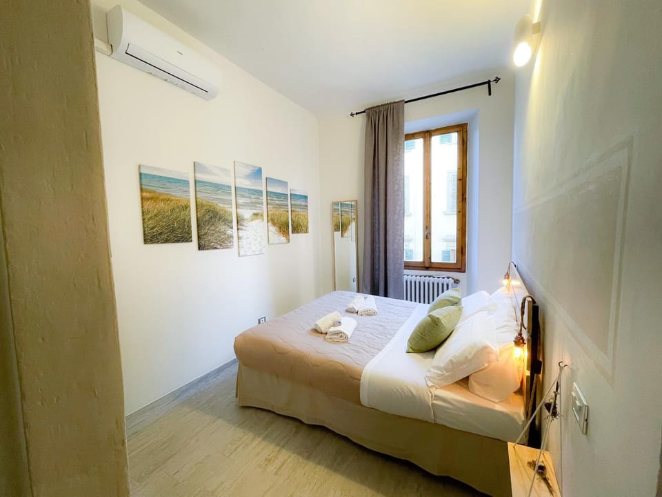 Bed, Photo of the whole room, Bedroom, air conditioner