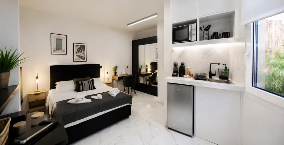 Bed, Kitchen or kitchenette, Photo of the whole room, Bedroom, microwave, minibar, wardrobe