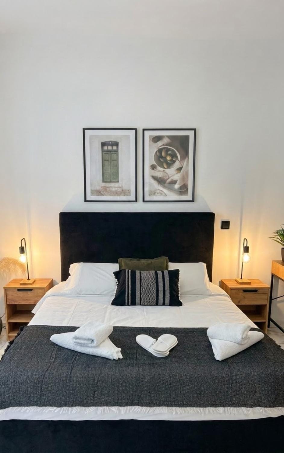 Bed, Photo of the whole room, Bedroom, towels