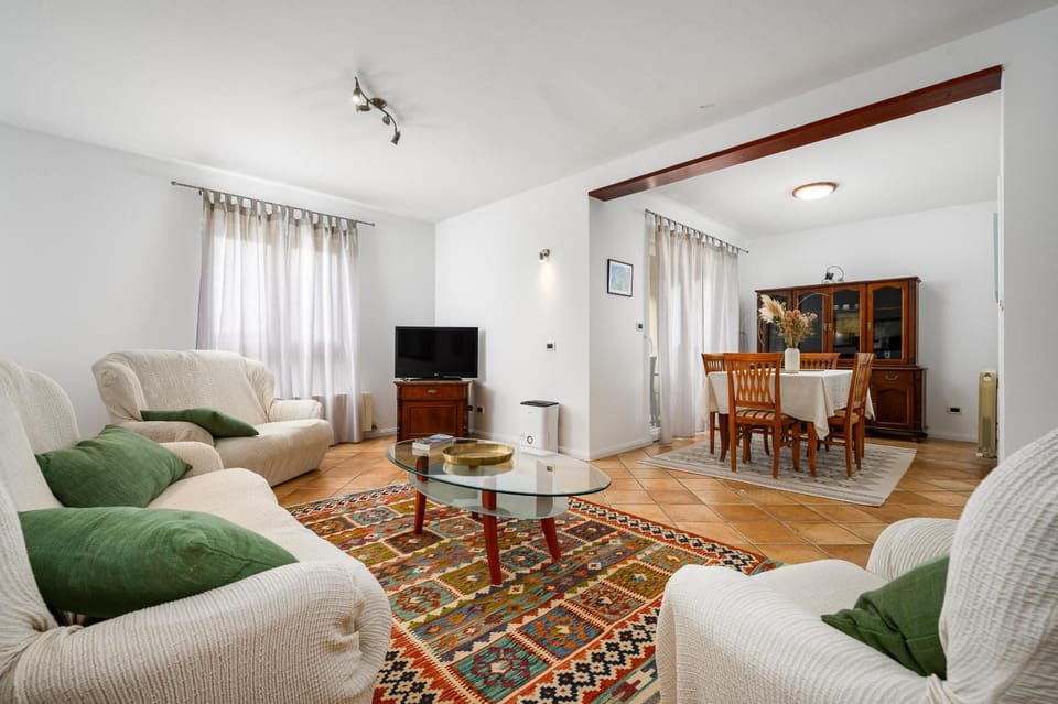 Communal lounge/ TV room, Living room