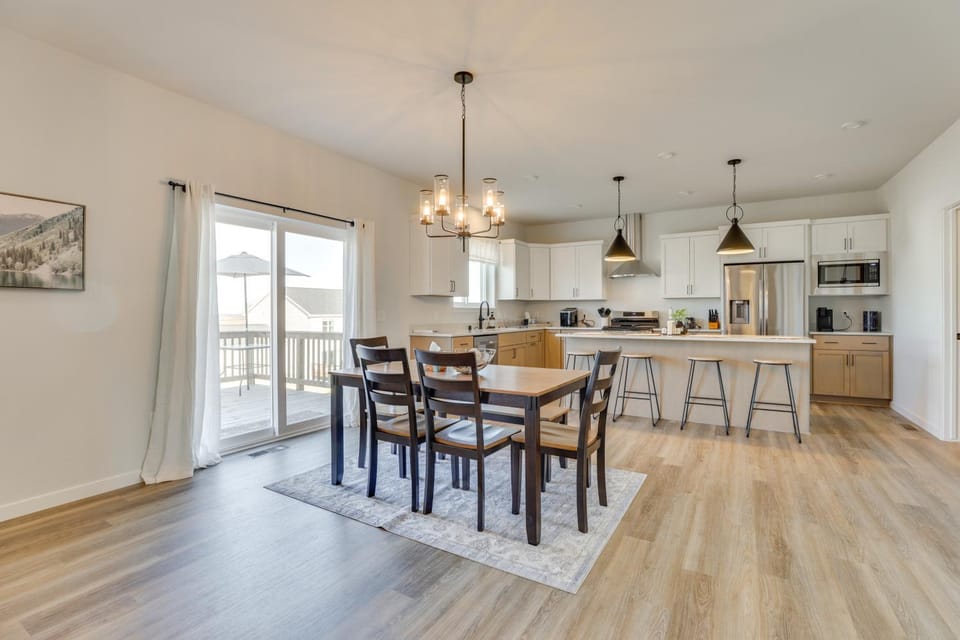 13 Mi to University of Wisconsin: Suburban Home House in Wisconsin