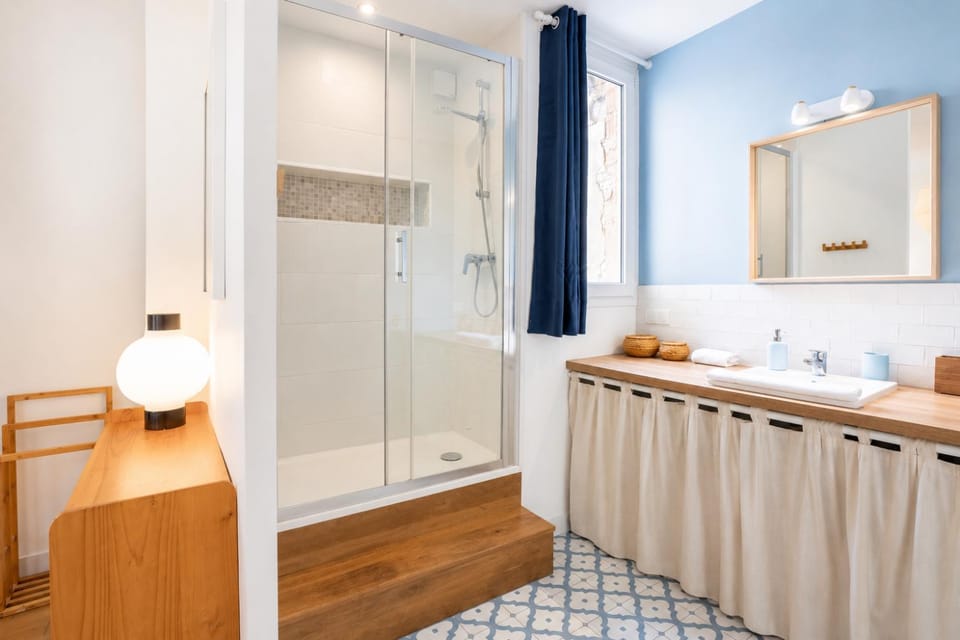 Shower, Bathroom