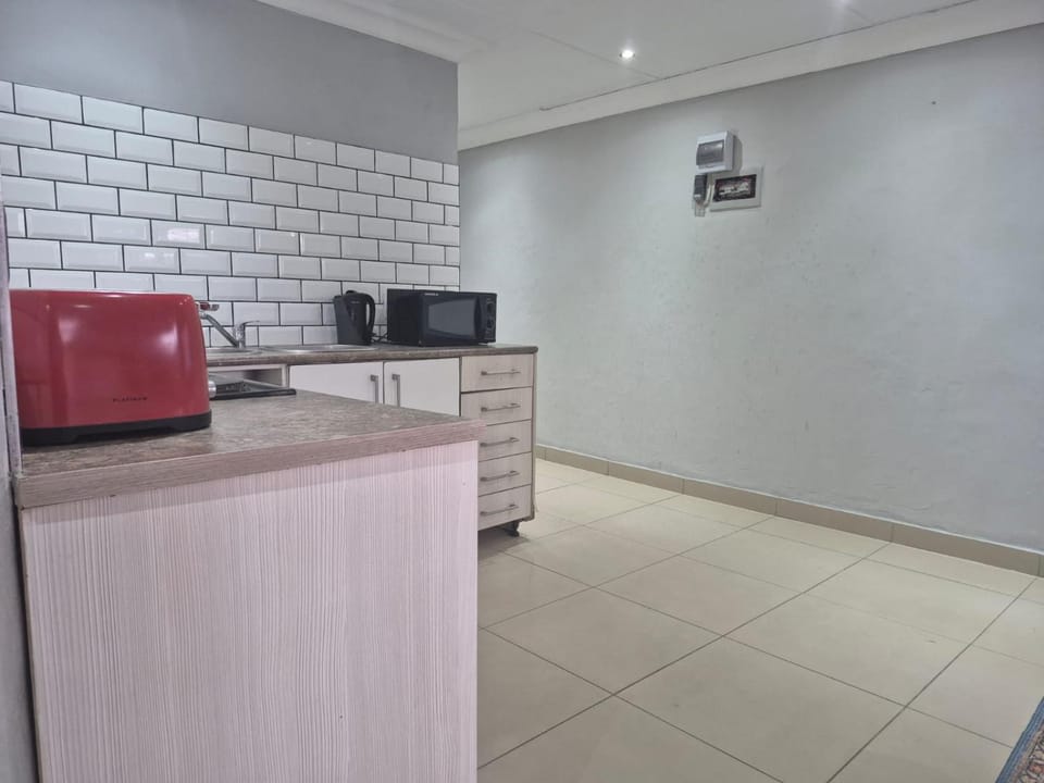 Maglovir Economy Bed and Breakfast in Cape Town