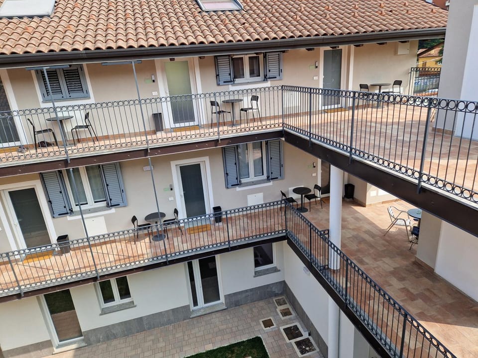 Property building, Patio, Balcony/Terrace