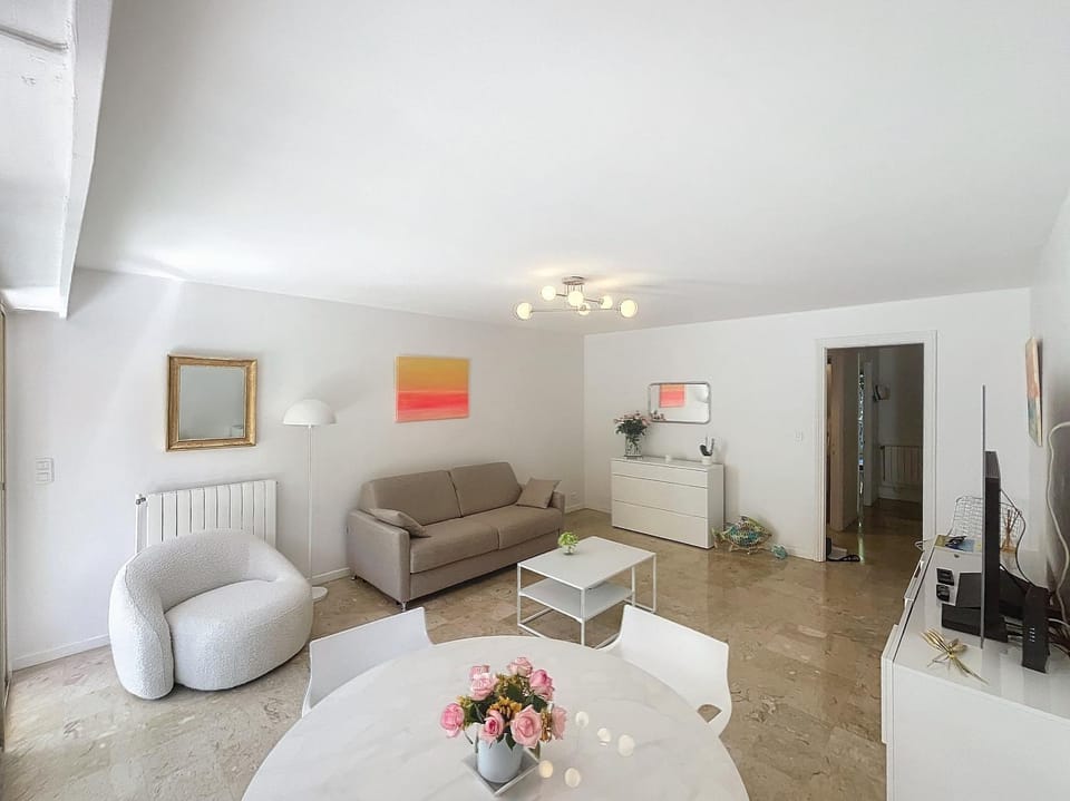 Home Riviera - 1 Bedroom Apartment Garden View Near Beach Apartment in Cannes