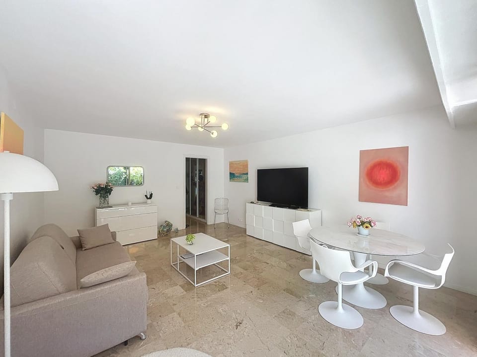 Home Riviera - 1 Bedroom Apartment Garden View Near Beach Apartment in Cannes