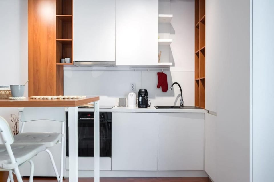 Coffee/tea facilities, Kitchen or kitchenette, stove, toaster