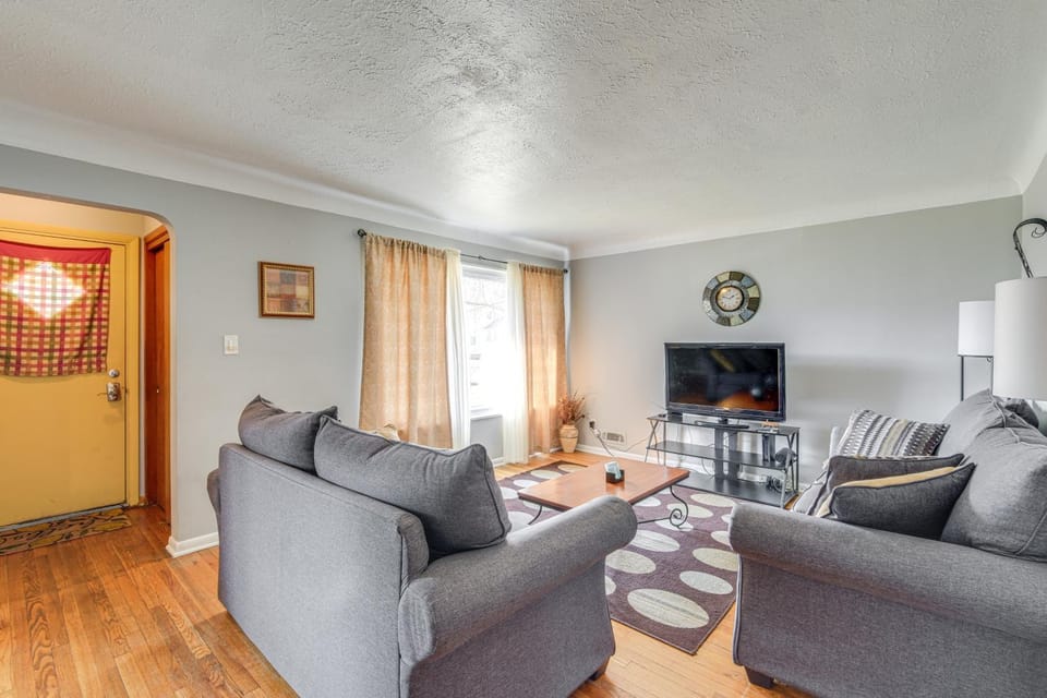 8 Mi to Dtwn Cleveland Quiet Home with Fenced Yard House in Cleveland Heights