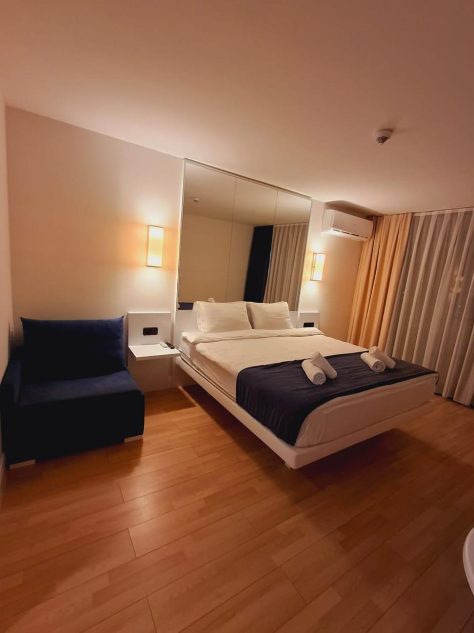 Living room, Photo of the whole room, Seating area, Bedroom