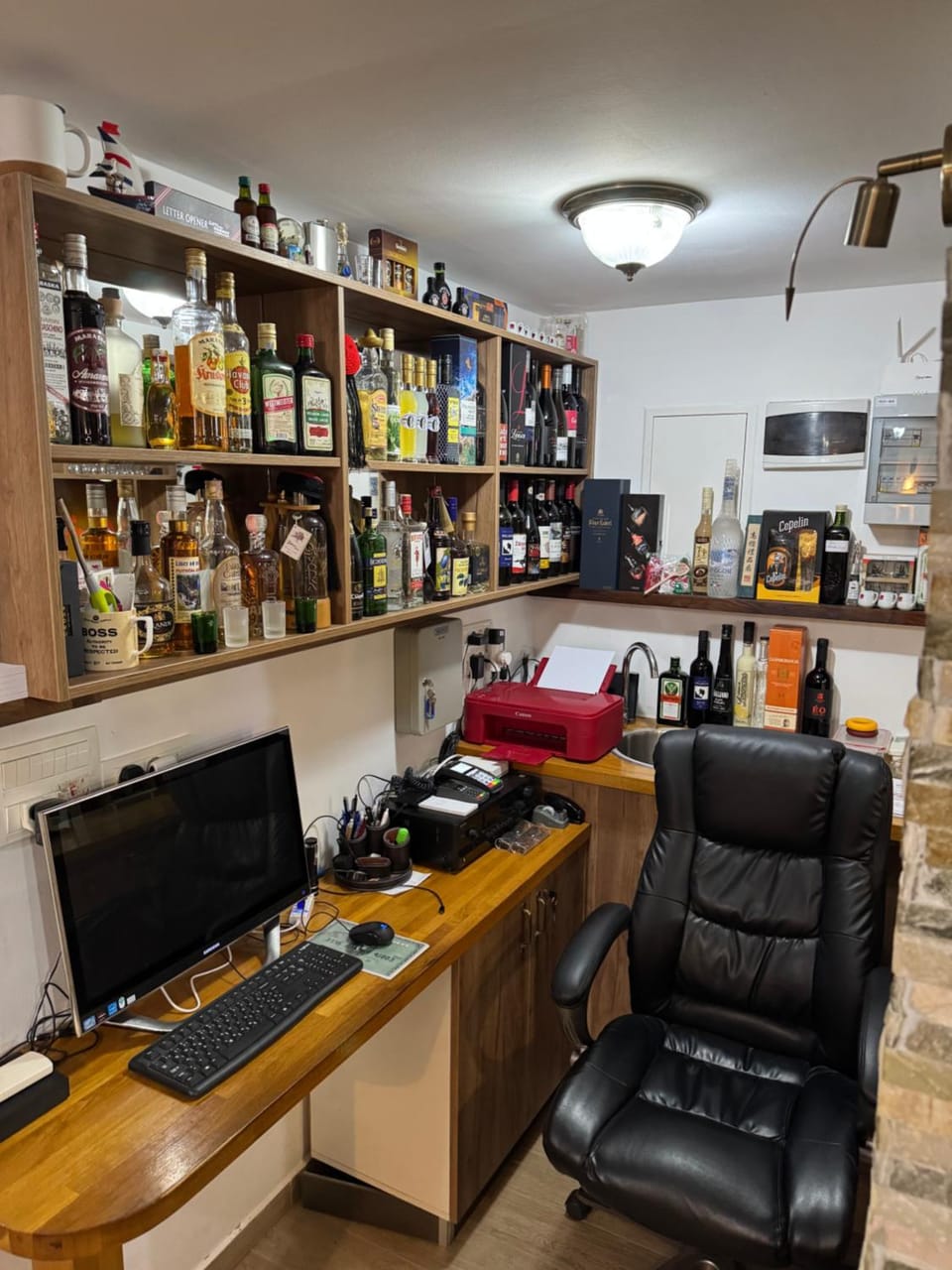 Communal lounge/ TV room