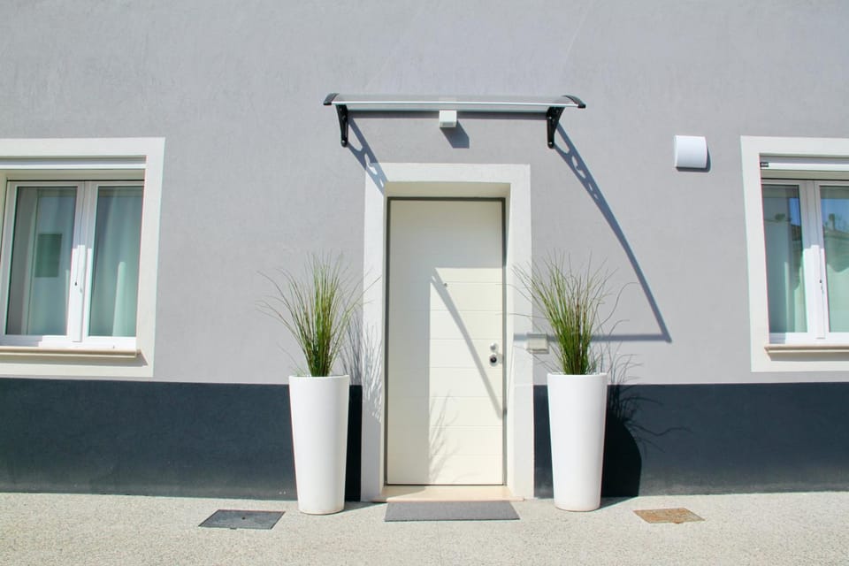 Property building, Internal: Not applicable to any particular room