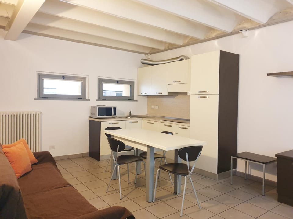 Kitchen or kitchenette, Living room, Dining area, pet friendly, stove