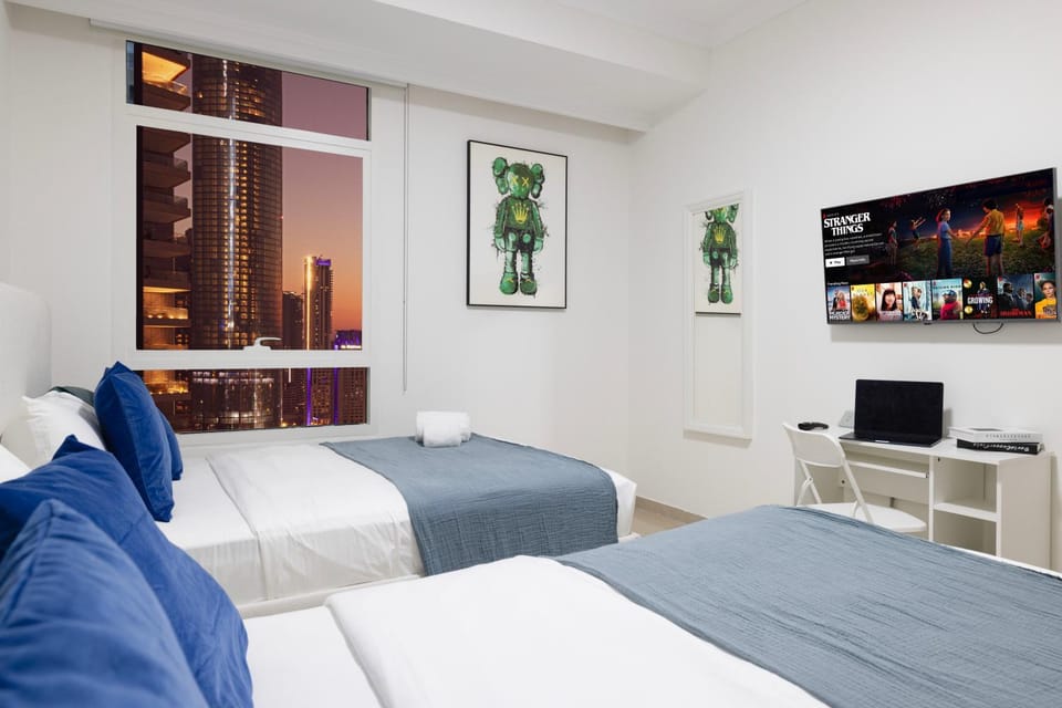 Bed, TV and multimedia, Photo of the whole room, Seating area, Bedroom