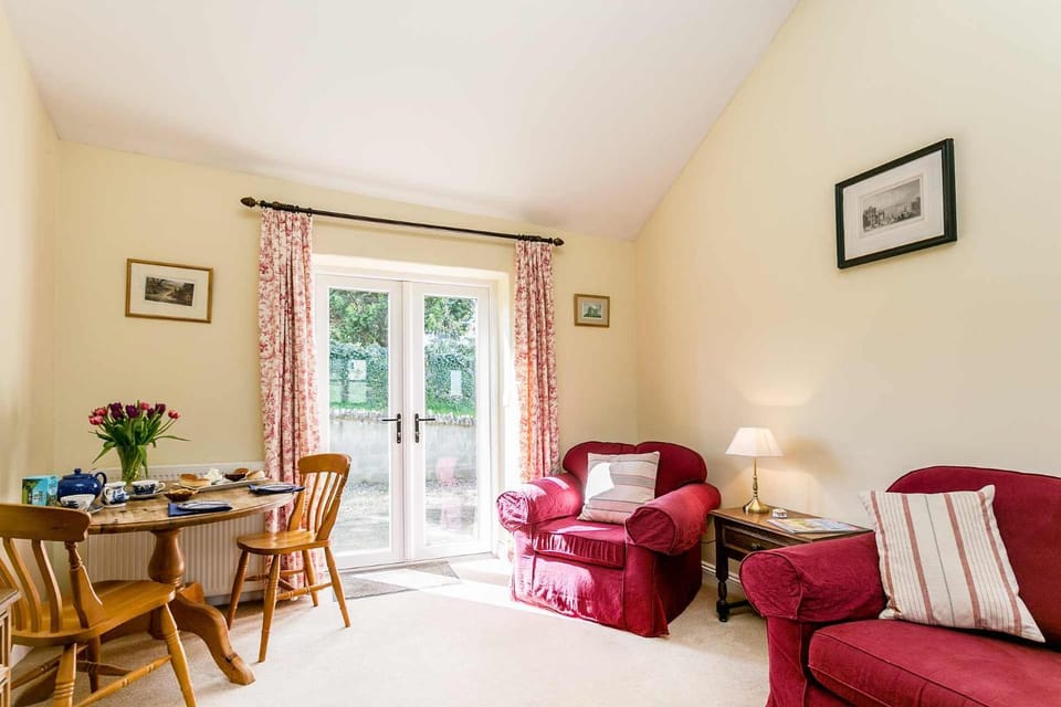 Seating area, Dining area