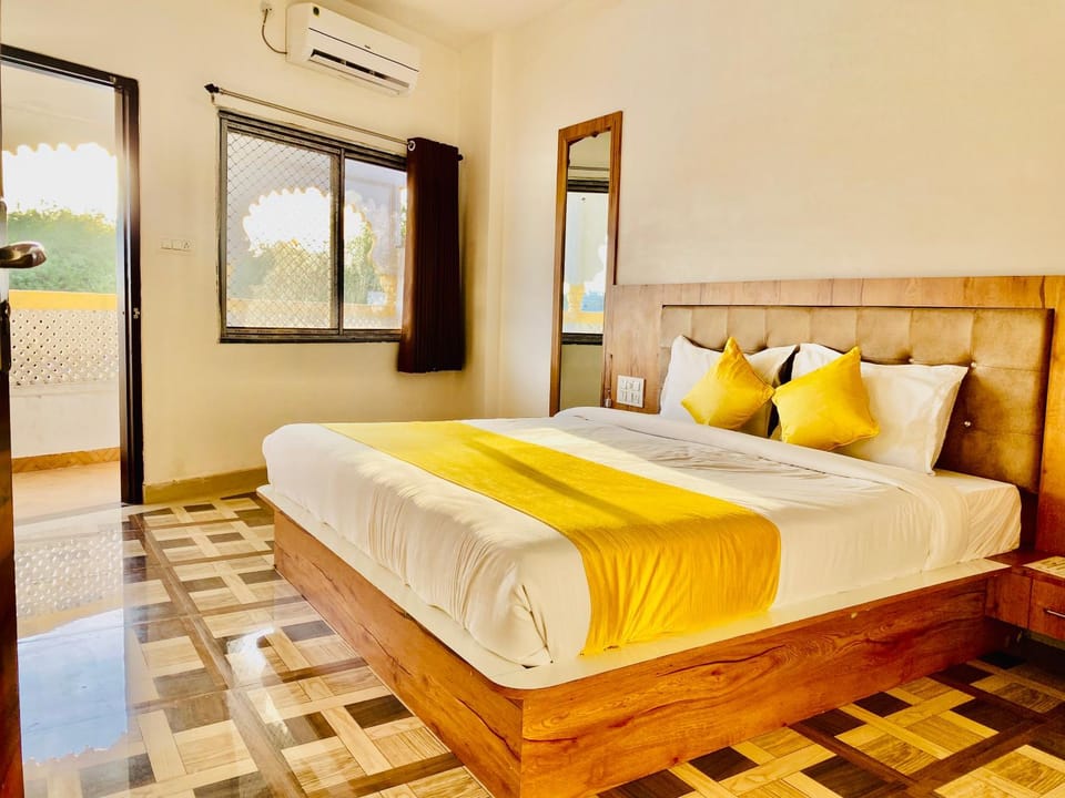 Bed, Photo of the whole room, Bedroom, towels, air conditioner
