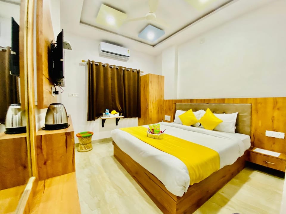 Bed, TV and multimedia, Photo of the whole room, Bedroom, wardrobe, air conditioner