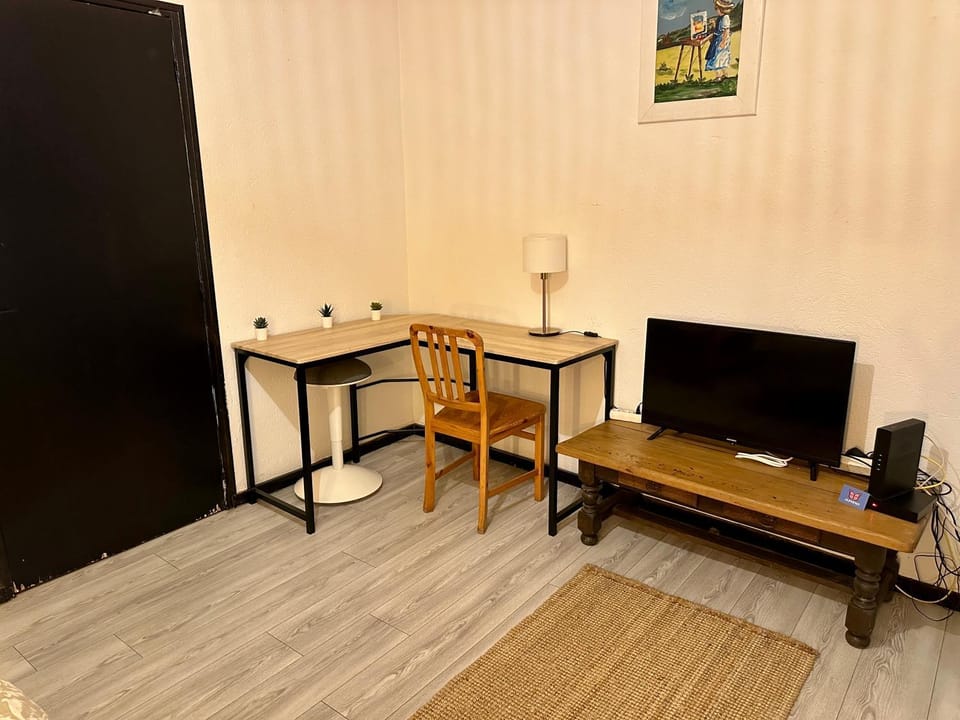 Studio Rdc proche Quai Rouget Apartment in L'Isle-sur-la-Sorgue