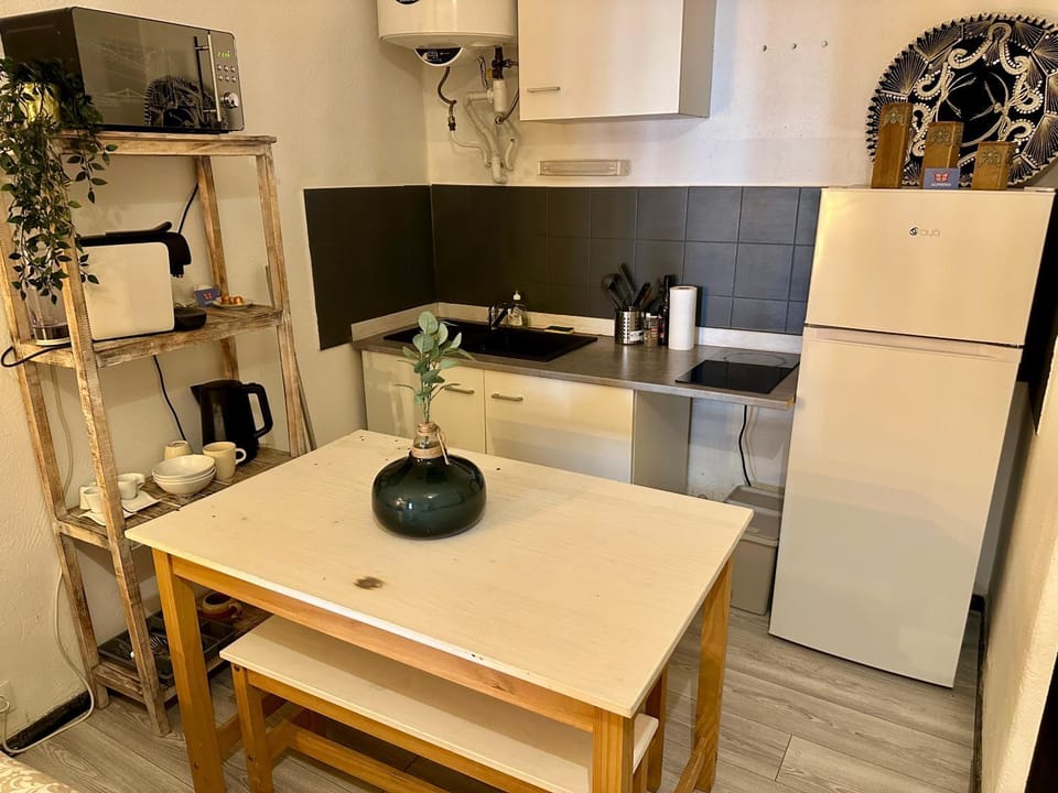 Studio Rdc proche Quai Rouget Apartment in L'Isle-sur-la-Sorgue