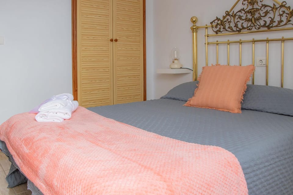 Bed, Photo of the whole room, Bedroom, towels, wardrobe