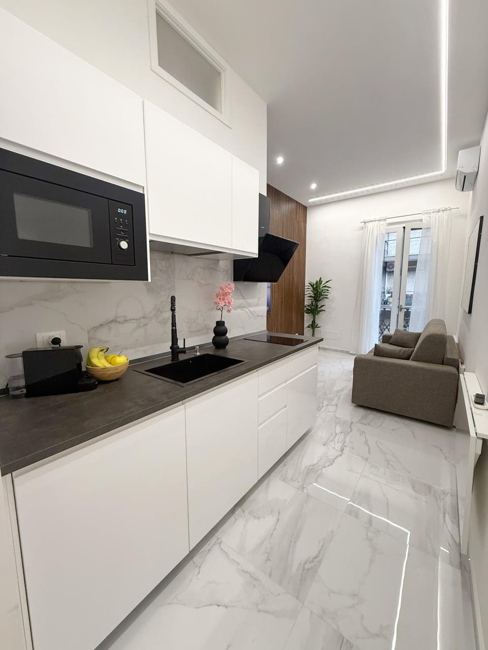 Kitchen or kitchenette, Living room, Seating area, minibar, stove