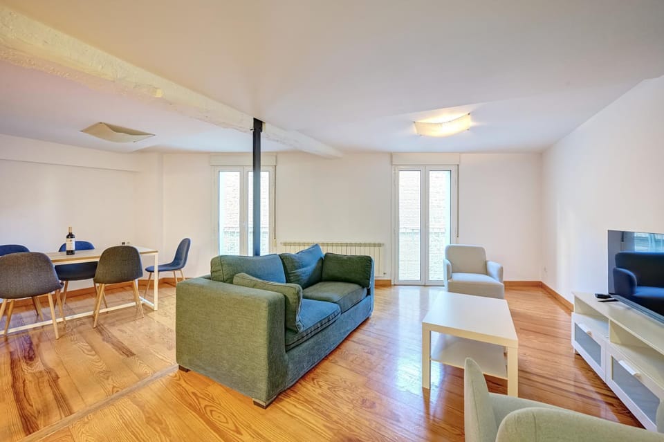 Communal lounge/ TV room, TV and multimedia, Living room, Seating area, Evening entertainment