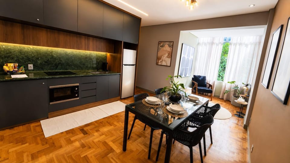 Kitchen or kitchenette, Dining area, stove