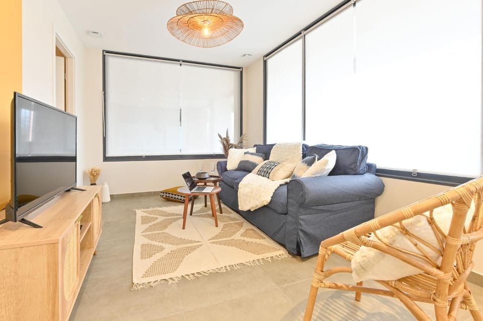 Communal lounge/ TV room, TV and multimedia, Living room, Seating area